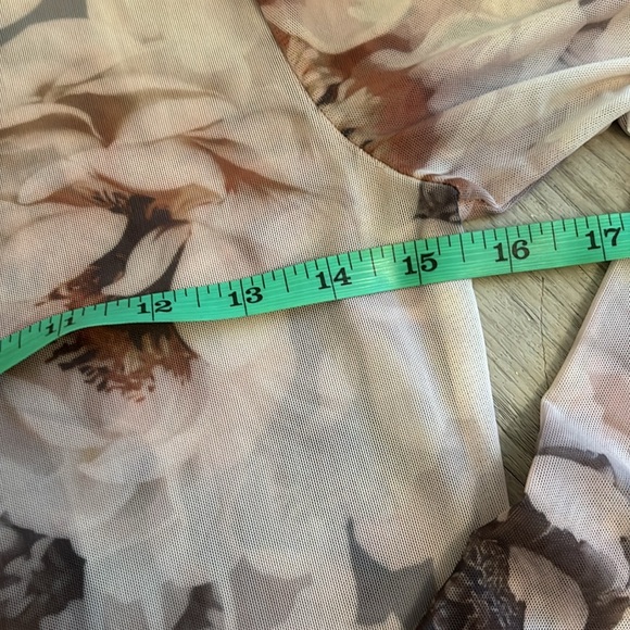 NWT Express sheer bodysuit- M - Picture 5 of 6